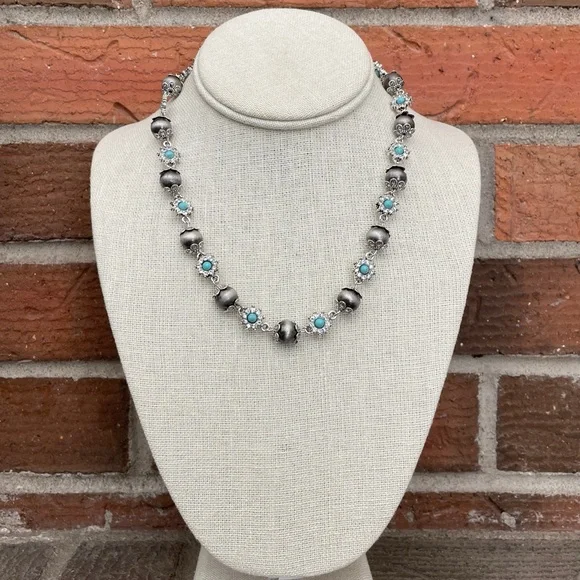 Navajo Style Pearl & Rhinestone Daisy Chain Necklace - Picture 2 of 2